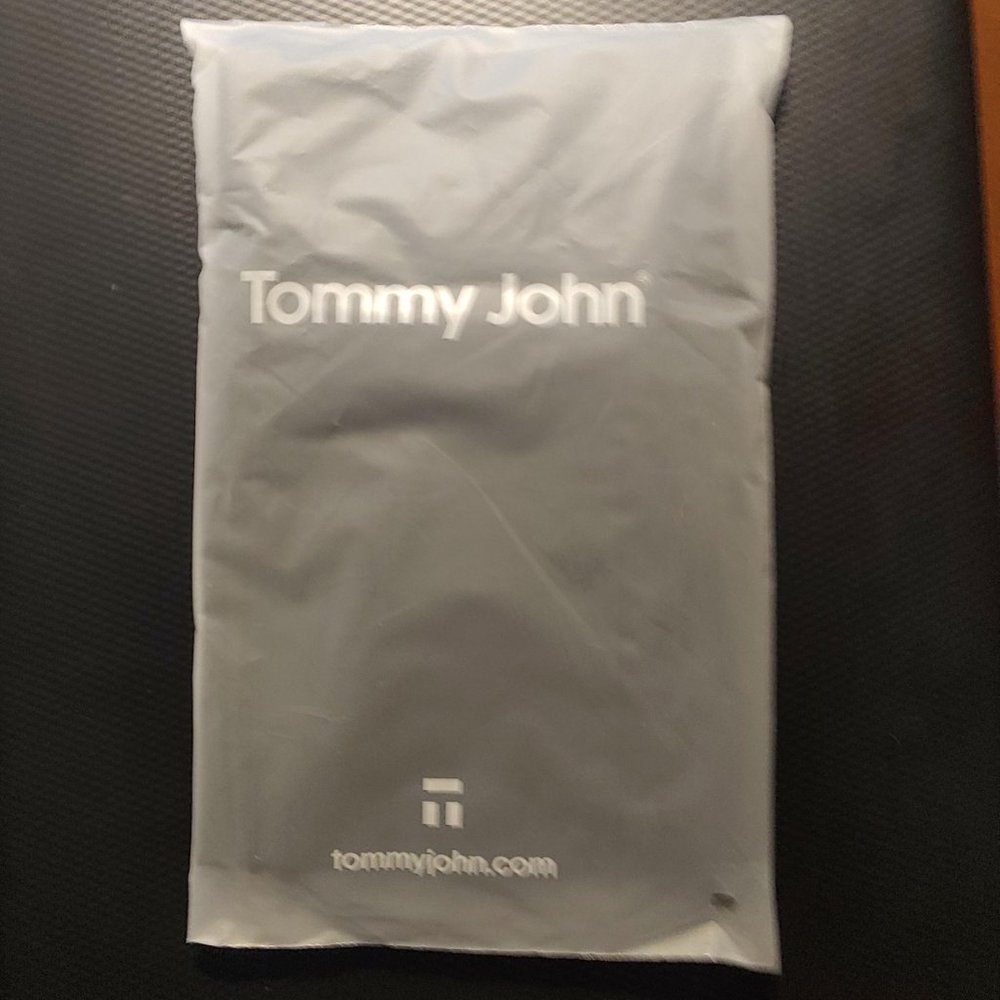 TOMMY JOHN SIZE M